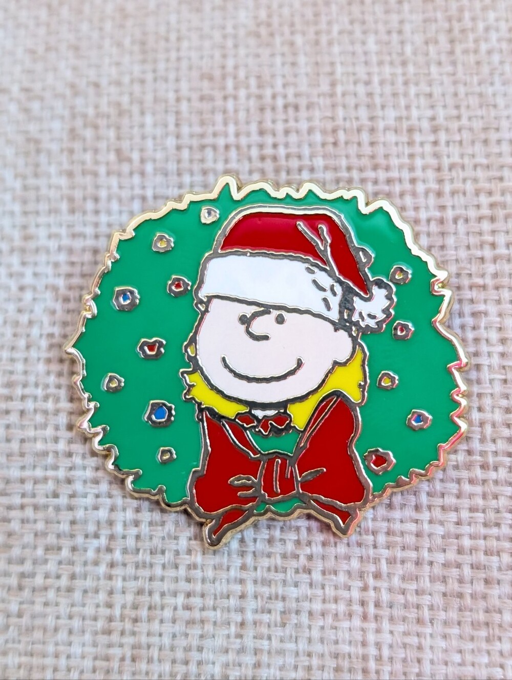 Loungefly pin Peanuts CHARLIE BROWN Christmas Wreath